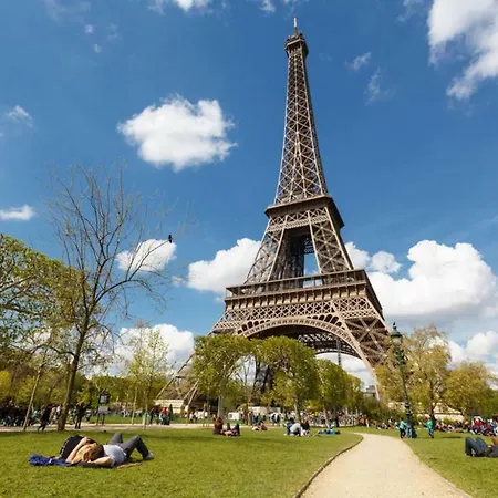 Champs Elysees, Amazing Parigi